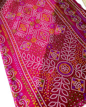 Load image into Gallery viewer, Rose Garnet Chunri Sari
