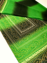 Load image into Gallery viewer, Tiffany Green Chunri Sari
