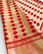 Load image into Gallery viewer, Gold Kiss Silk Sari
