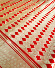 Load image into Gallery viewer, Gold Kiss Silk Sari
